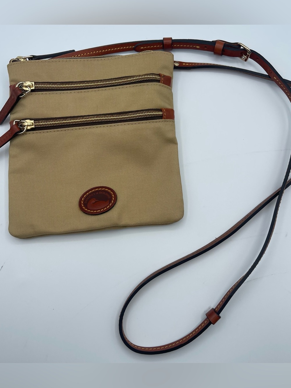 Dooney & Bourke North South Triple Zip Khaki tan red Cross Body Bag EUC